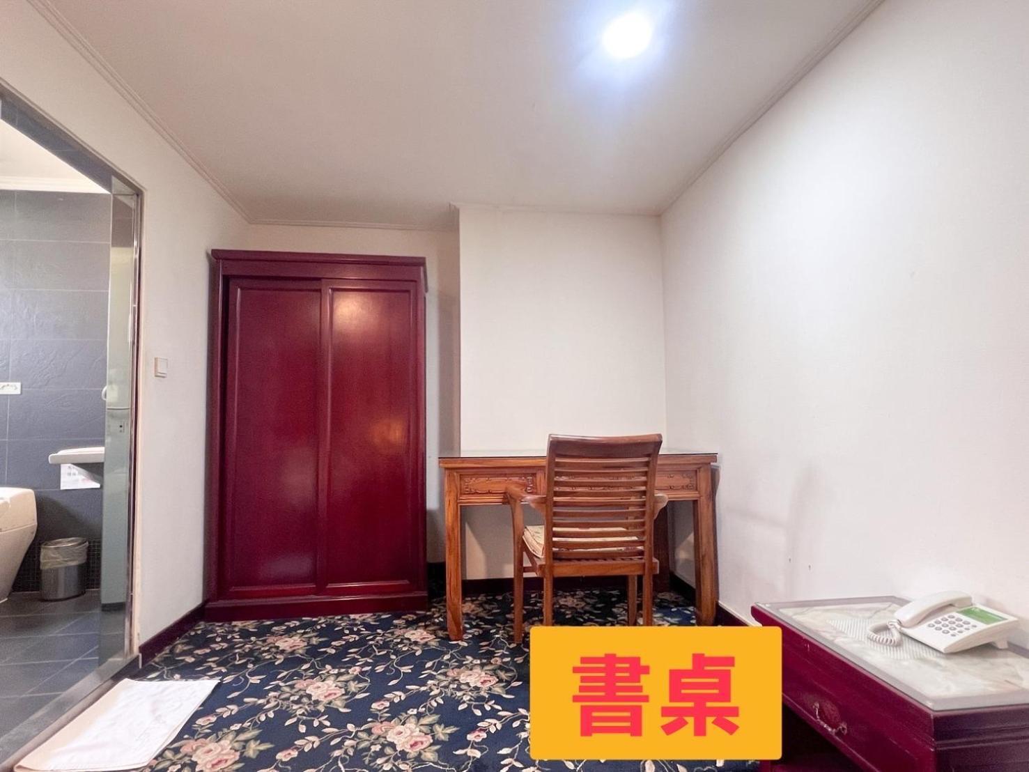Kiwi Hotel Mrt Wenxin Branch Taichung Exterior foto