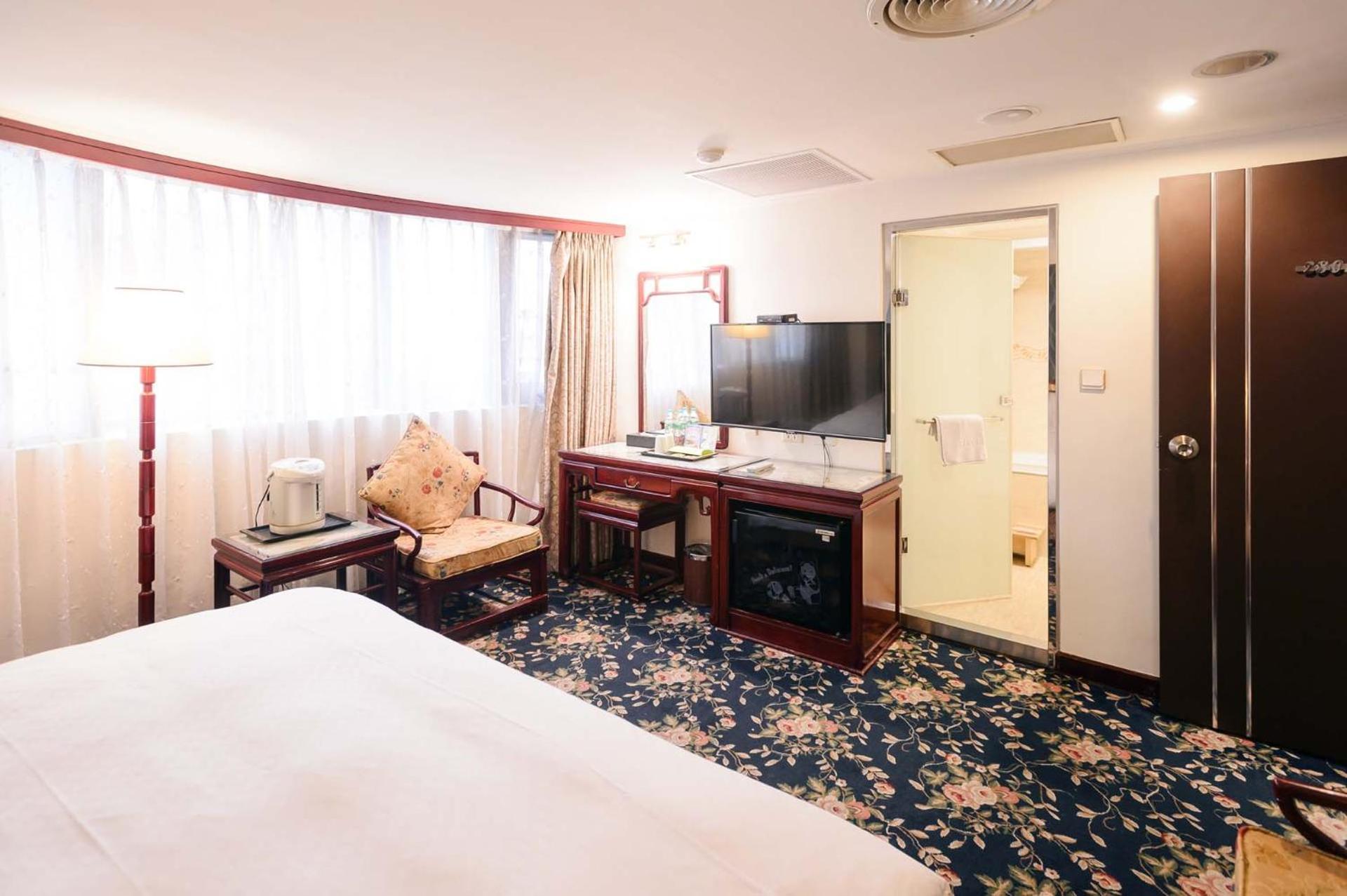 Kiwi Hotel Mrt Wenxin Branch Taichung Exterior foto