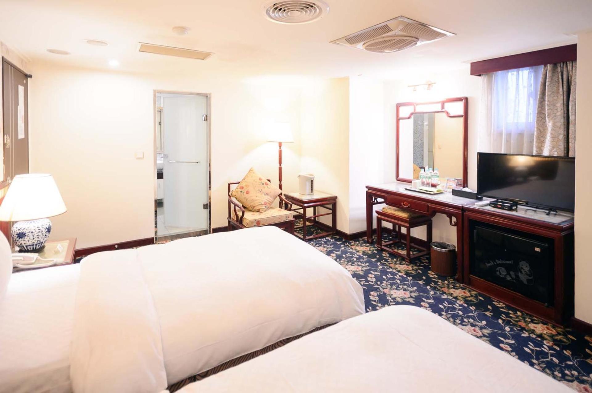 Kiwi Hotel Mrt Wenxin Branch Taichung Exterior foto