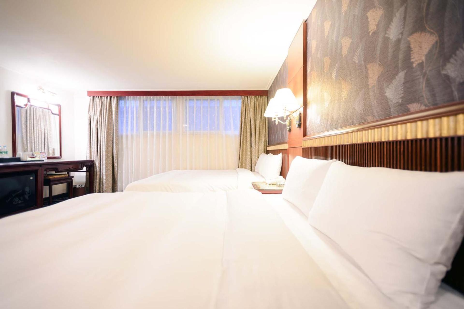 Kiwi Hotel Mrt Wenxin Branch Taichung Exterior foto