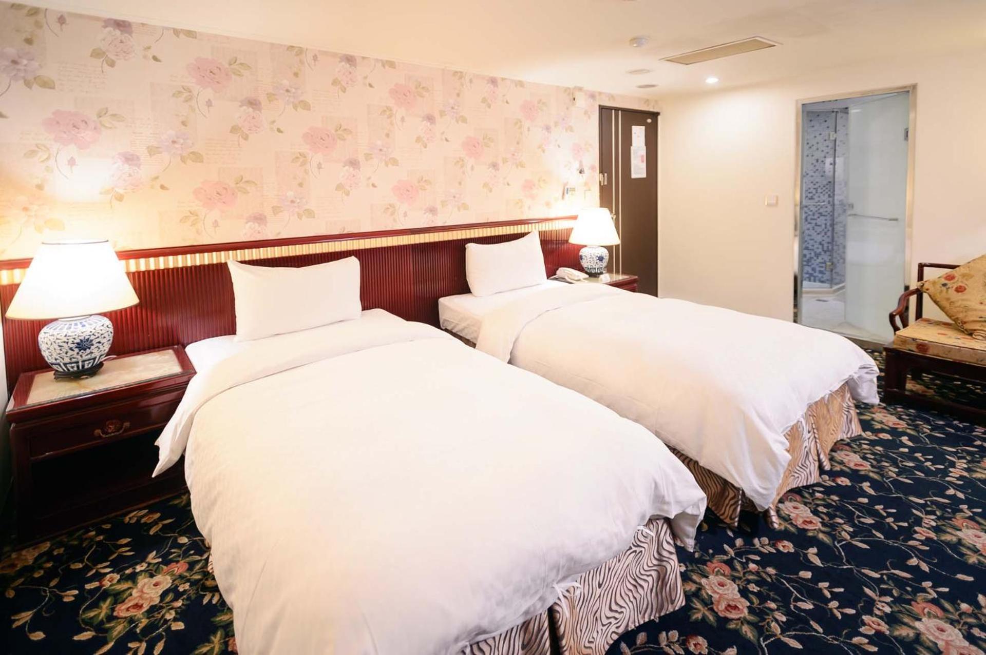 Kiwi Hotel Mrt Wenxin Branch Taichung Exterior foto