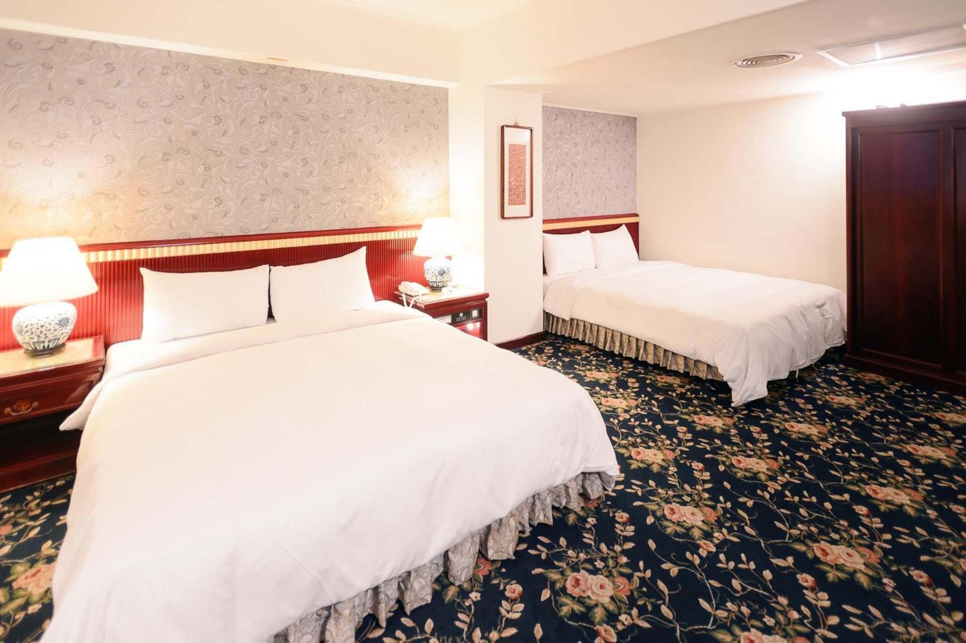 Kiwi Hotel Mrt Wenxin Branch Taichung Exterior foto
