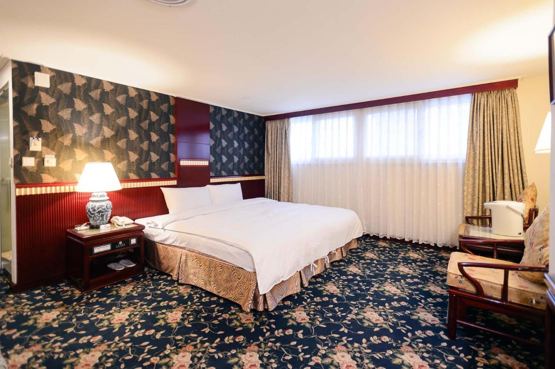 Kiwi Hotel Mrt Wenxin Branch Taichung Exterior foto