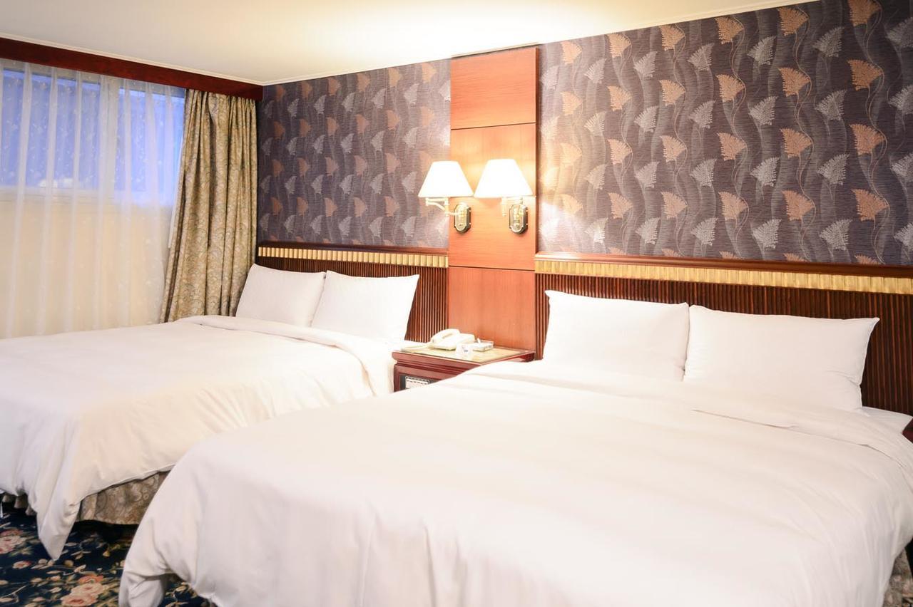 Kiwi Hotel Mrt Wenxin Branch Taichung Exterior foto