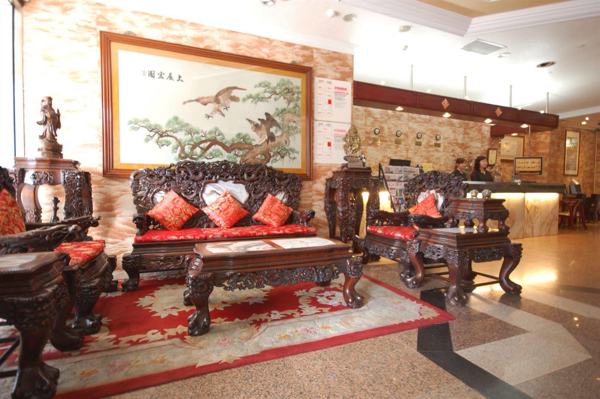 Kiwi Hotel Mrt Wenxin Branch Taichung Exterior foto
